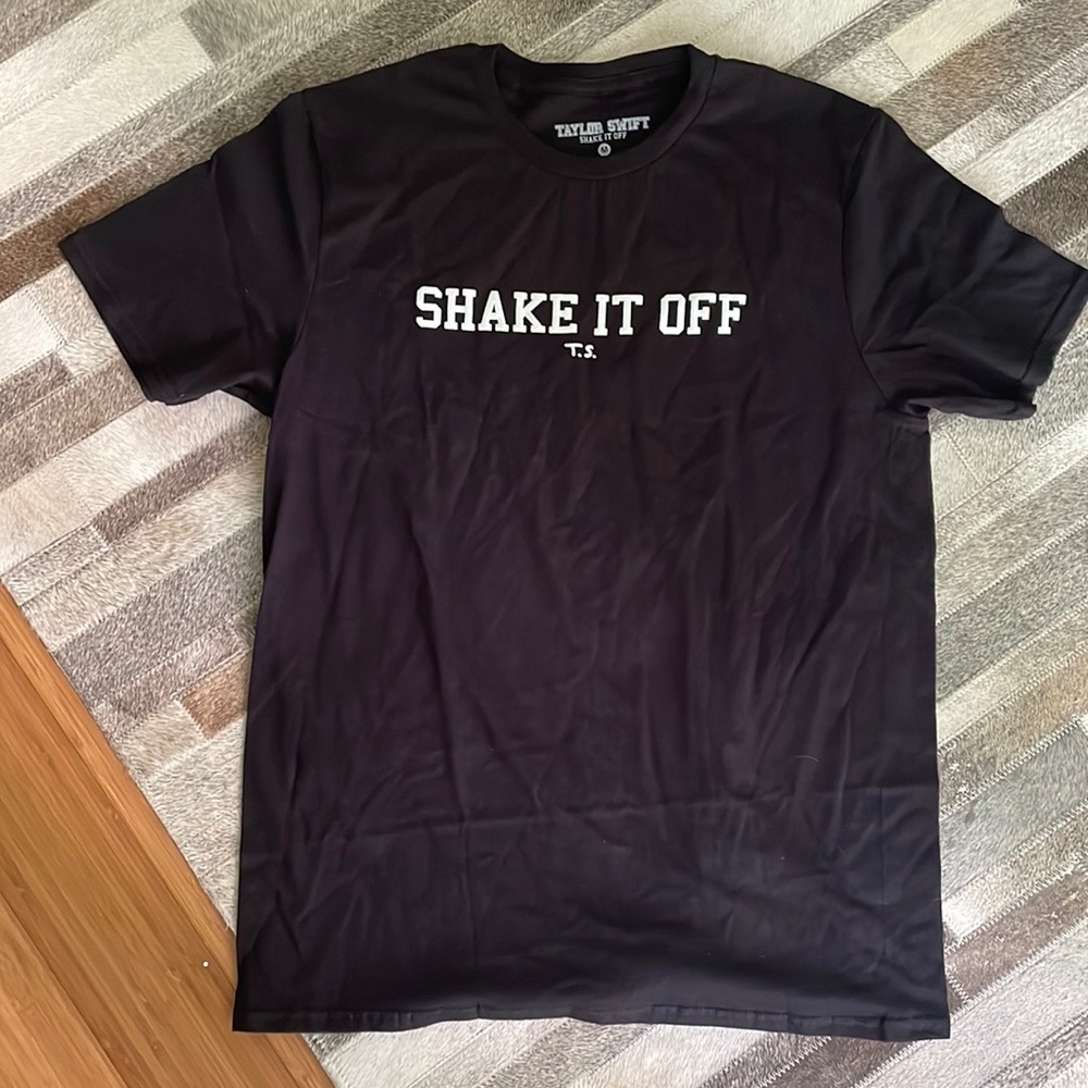 NWOT Taylor Swift Shake it Off Black T-Shirt